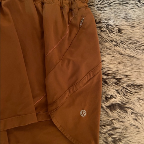 lululemon track that shorts - Picture 5 of 5